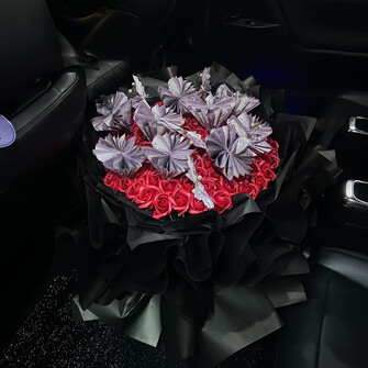 99 Red roses w Cash flowers
